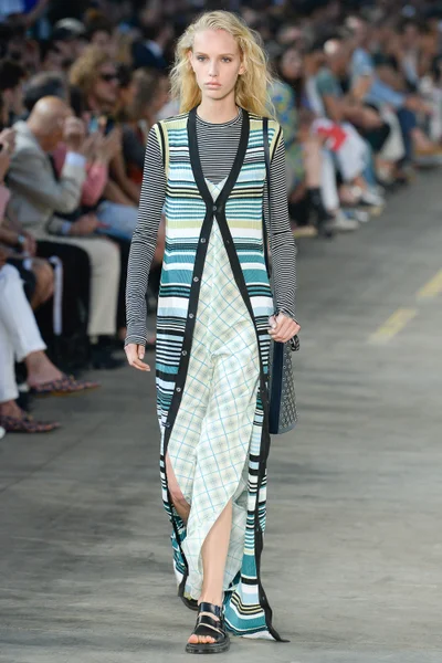 Look 27